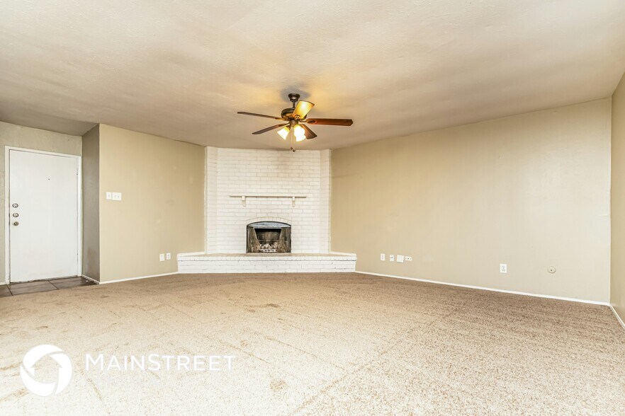 Building Photo - 329 Rockcrest Dr