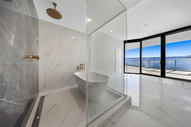 Building Photo - 700 NE 24th St