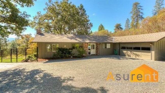 Building Photo - Amazing Property on 1.25 Acres Available in October! 3 Bed/2 Bath Plus Office Space and Shop