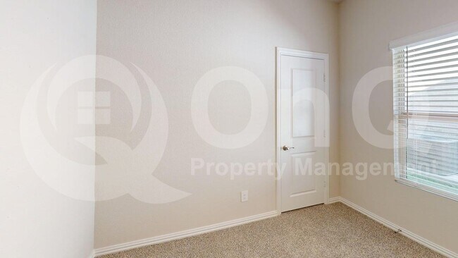 Building Photo - 5115 Bonanza Dr