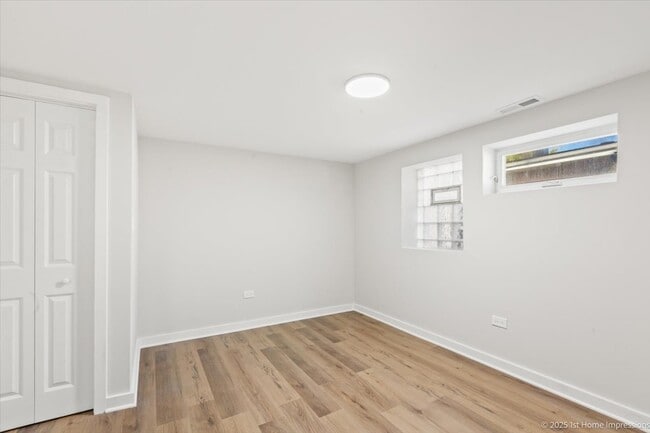 Building Photo - 15041 Irving Ave