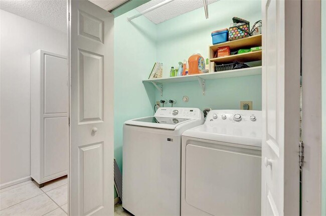 Building Photo - 5655 NW 86th Ave