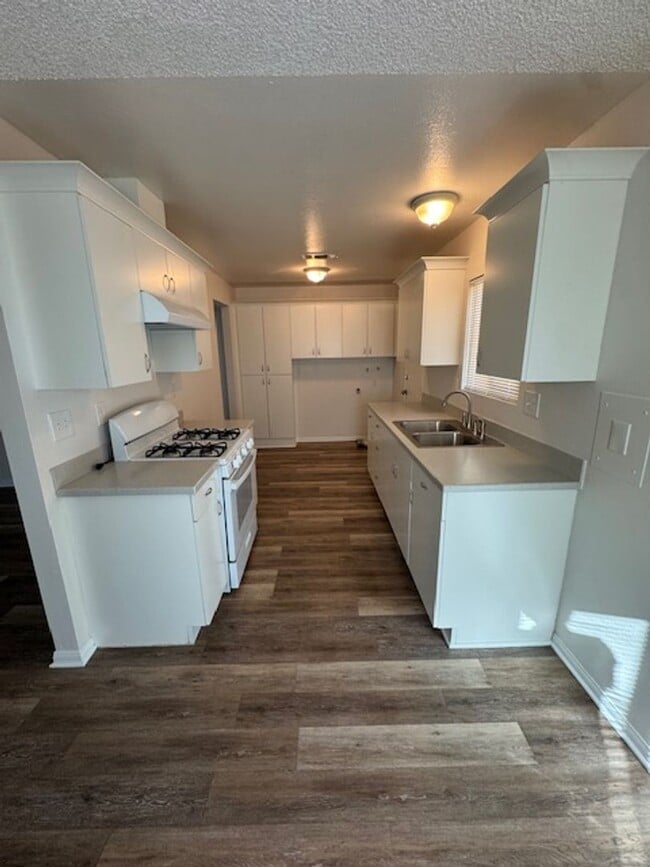 Building Photo - Paradise Home in 55+ Community