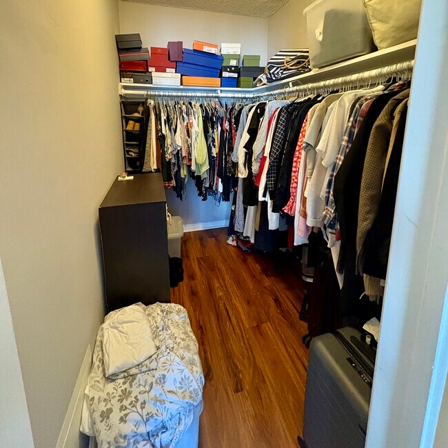 Walkin closet - 2002 4th St