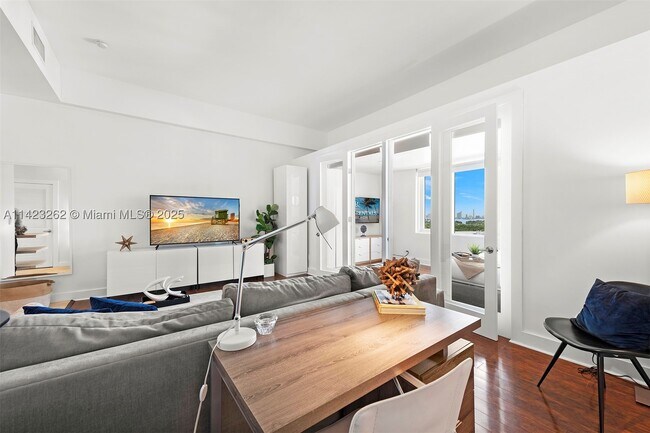 Building Photo - 2301 Collins Ave