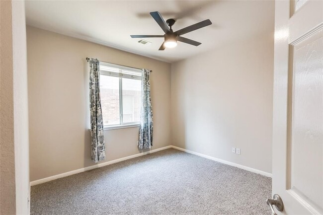 Building Photo - 15524 Belfin Dr