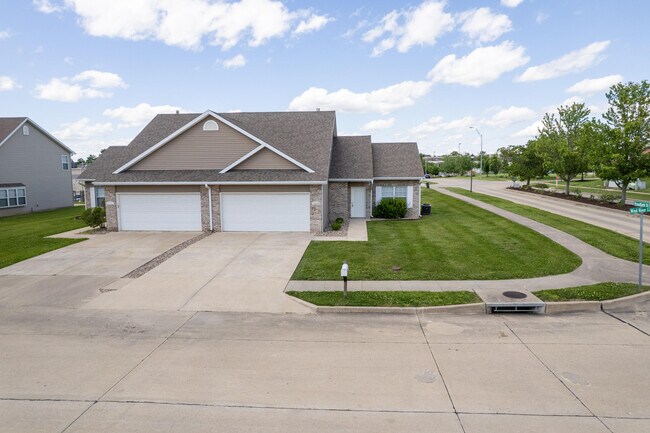 Building Photo - 3258 Wind River Cir