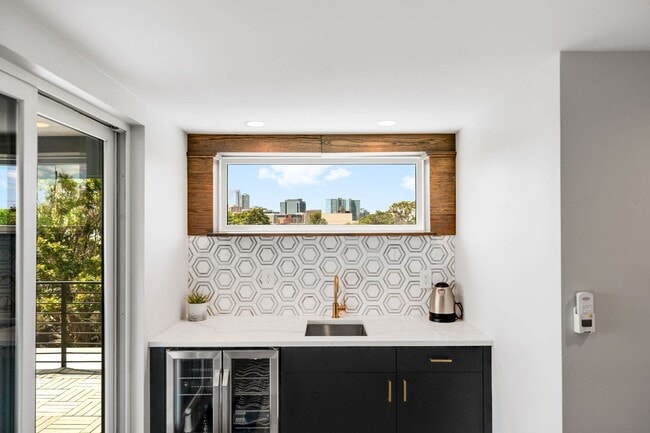 Building Photo - Luxury 4BD, 5BA Duplex in LoHi with Covered Rooftop Deck