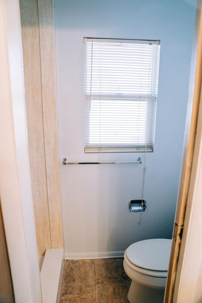 Building Photo - SMALL DOG FRIENDLY!!!  Meadow Street House