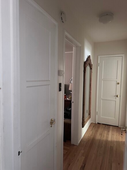 Building Photo - 4419 Ledge Ave