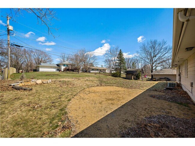 Building Photo - 953 Redwood Dr
