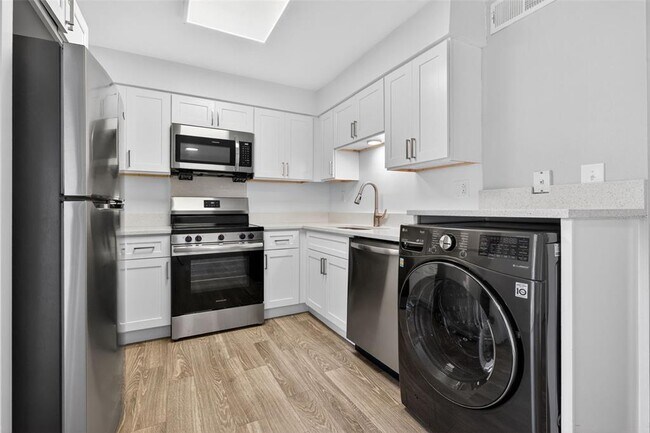 Building Photo - 612 Bass Ct