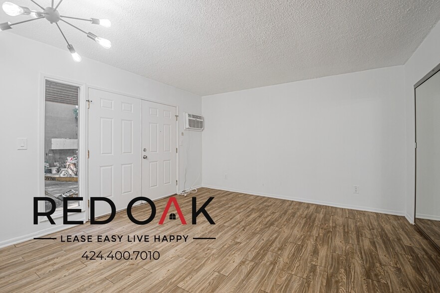 Building Photo - 1800 W Glencrest Ave