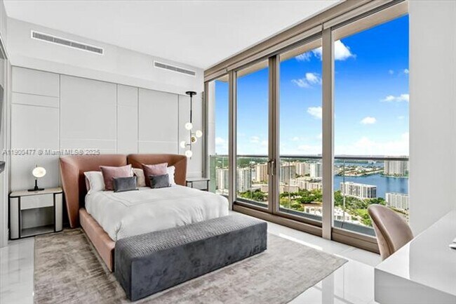 Building Photo - 17901 Collins Ave