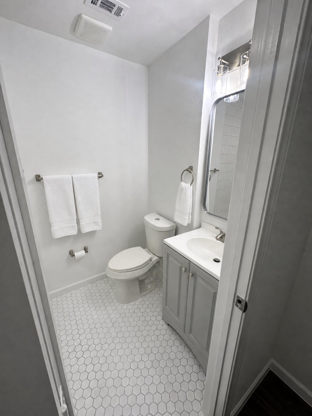 Building Photo - 2065 Farola Dr