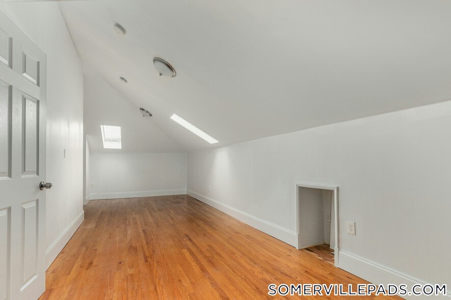 Building Photo - 105 Summer St