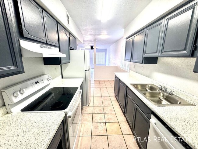 Building Photo - NOW AVAILABLE!! Renovated 2 Bedroom 1 Bath...