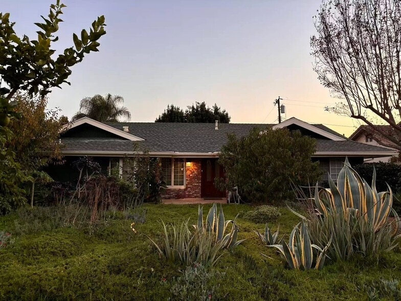 Building Photo - 848 E Northridge Ave