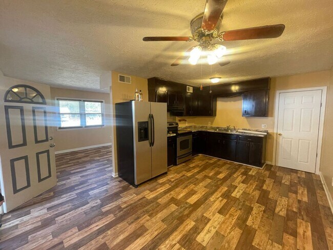 Building Photo - 917 Johnson St