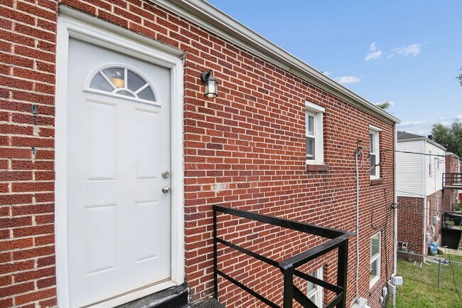 Building Photo - 375 S Chase Ave