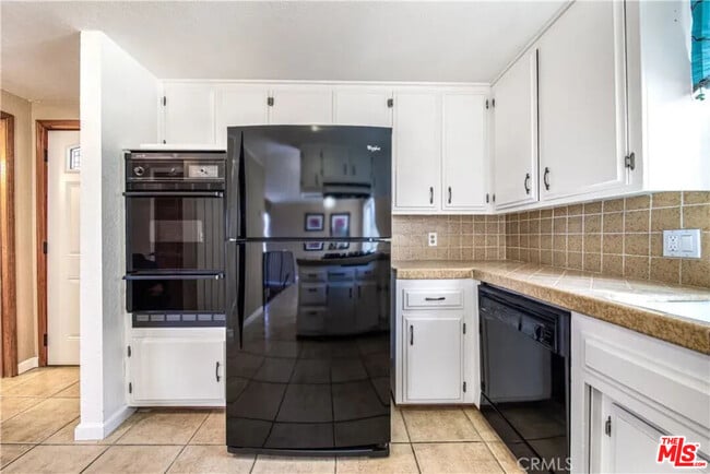 Building Photo - 28665 Zion Dr