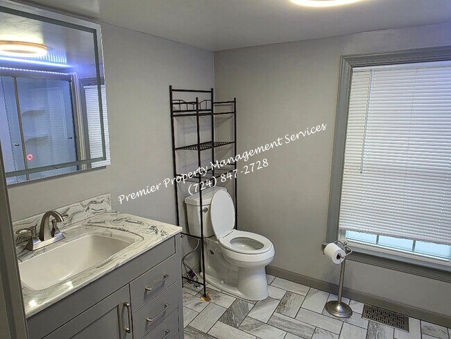 Building Photo - 1119 Riverside Dr