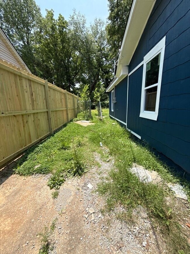 Building Photo - 2543 Pershing Ave