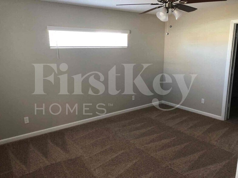 Building Photo - 1773 SW Cannon Ave