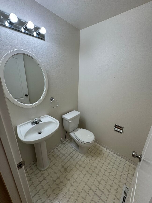 Building Photo - 3Bd/2.5Ba Renton House