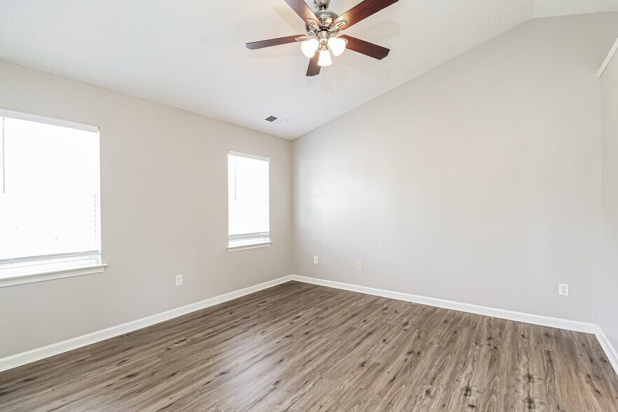 Building Photo - 112 Bluffton Rd