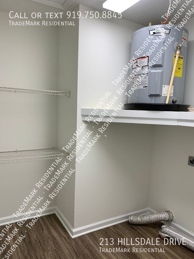 Building Photo - 213 Hillsdale Dr