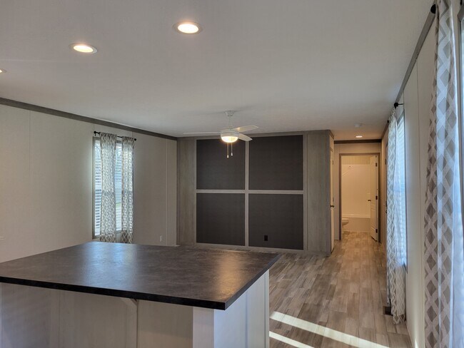 Building Photo - 11320 Greenfield Dr