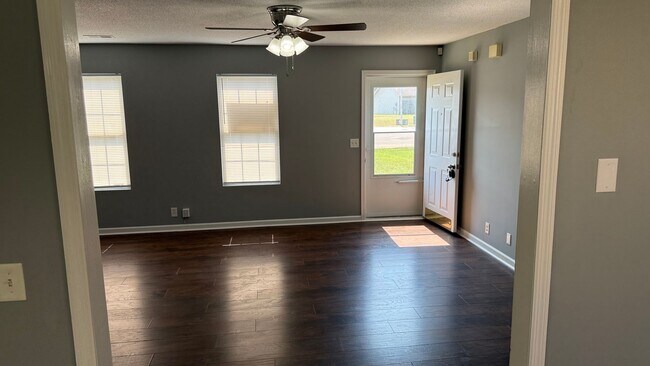 Building Photo - 2702 Painted Pony Dr