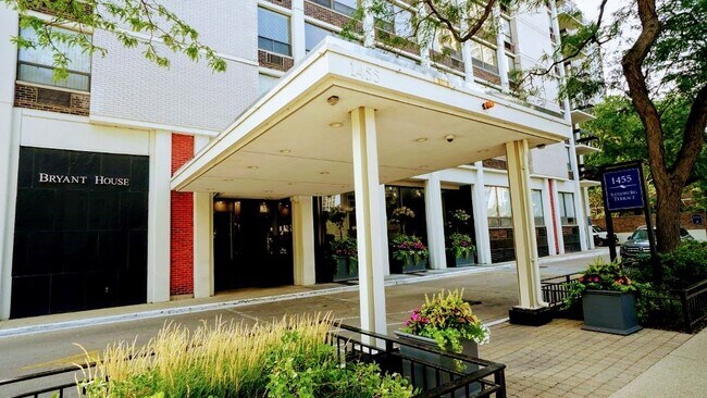 Building Photo - 1455 N Sandburg Terrace