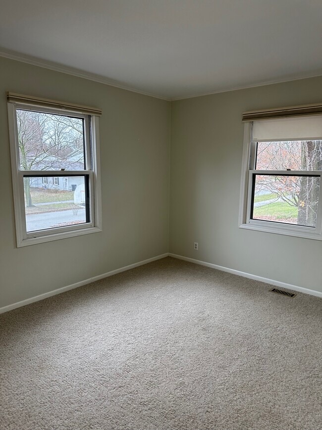 Building Photo - 776 Meadowbrook Ave