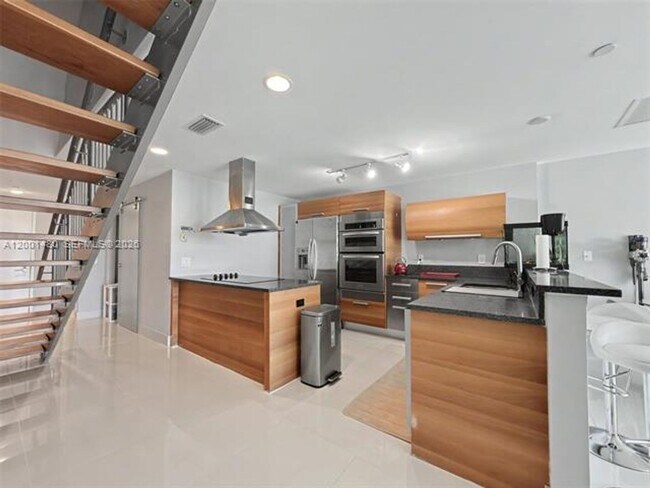 Building Photo - 2950 NE 188th St