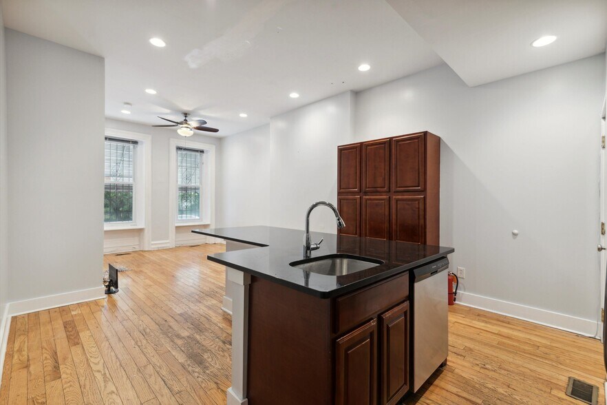 Primary Photo - 1703 W Montgomery Ave