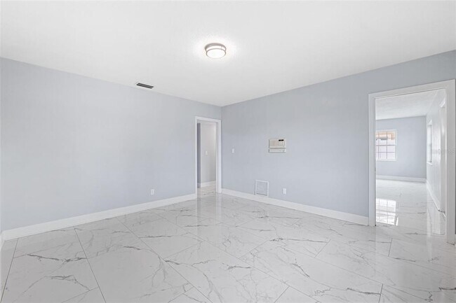 Building Photo - 4000 14th Way NE