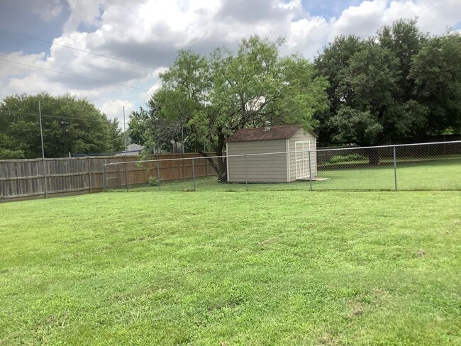 Building Photo - Coming Soon! Stunning Southlake Home on 1 Acre Cul-de-Sac | 3 Bed | 2 Bath | 4-Car Garage | Carro...