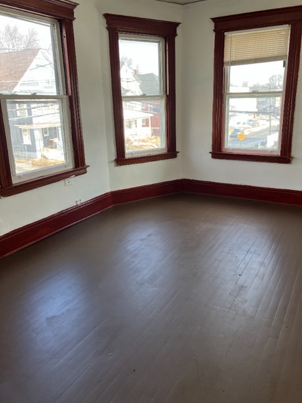 Building Photo - 109 Barker St