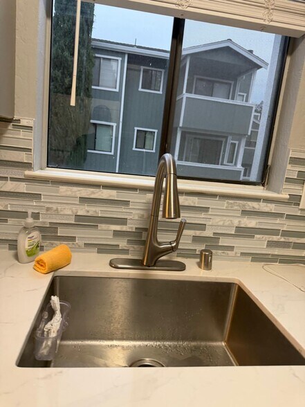 Building Photo - 1072 Maywood Ln