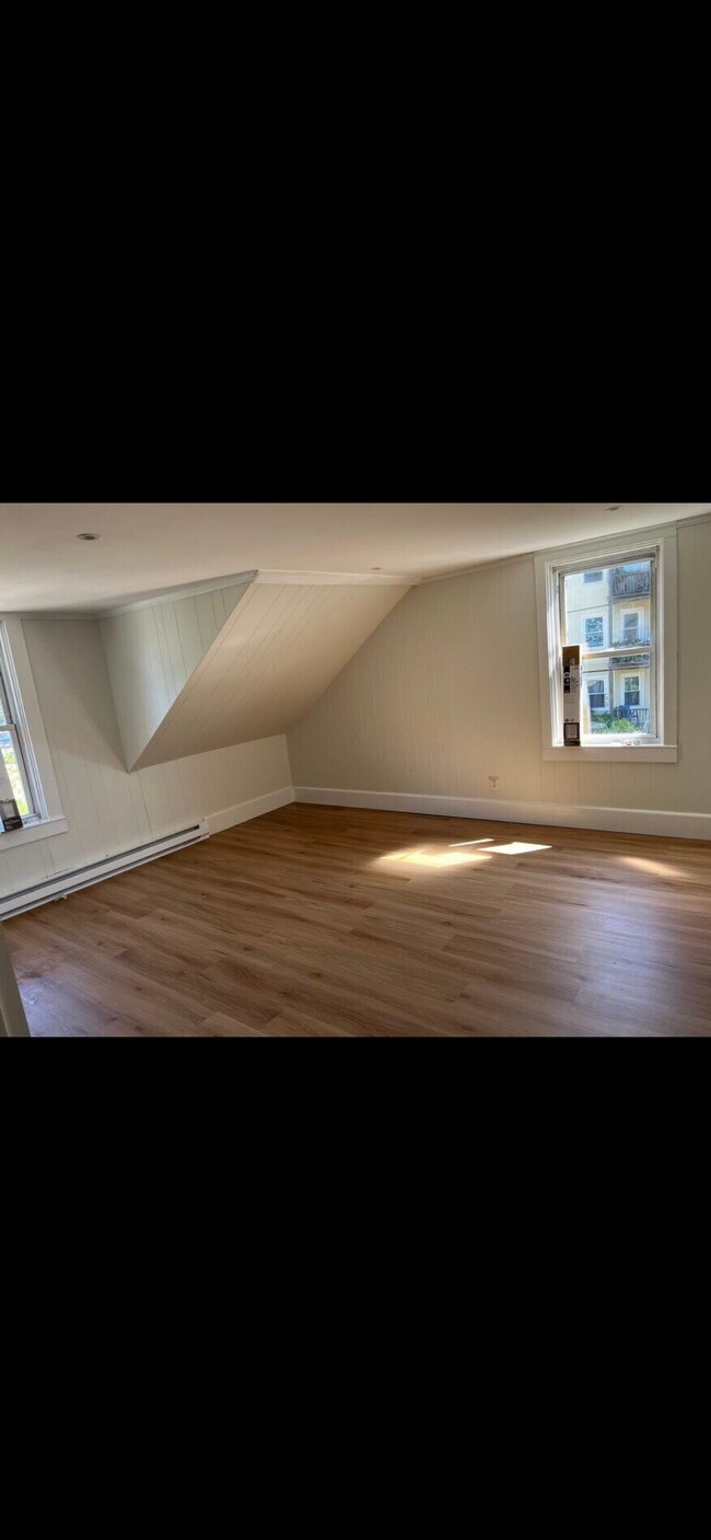 Building Photo - 79 School St