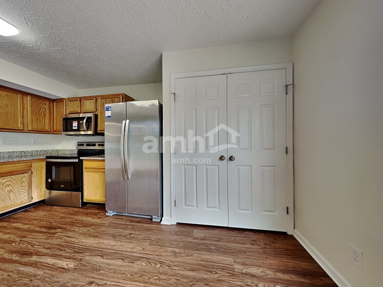 Building Photo - 781 Ackerly Dr