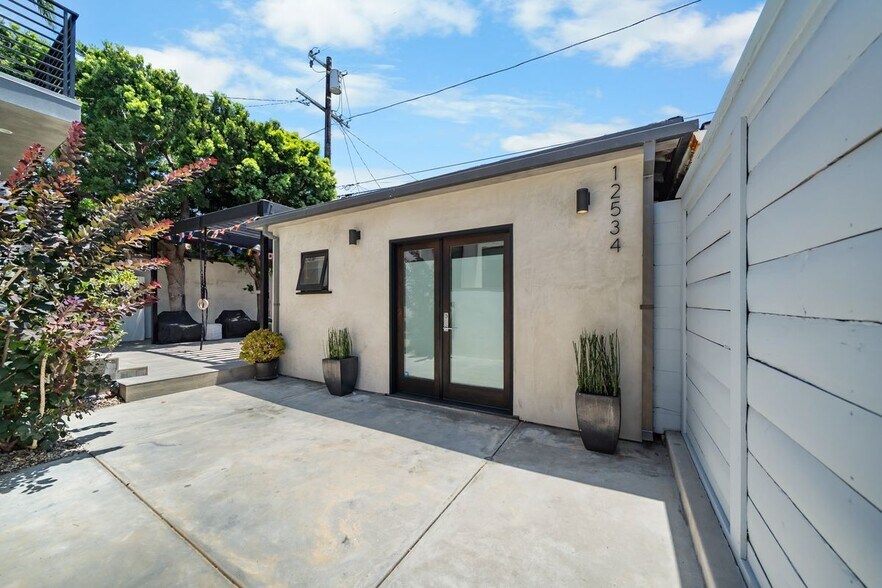 Building Photo - 12534 Gilmore Ave