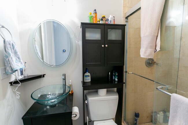 Building Photo - 1359 N Noble St