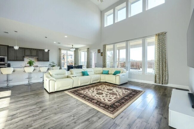 Building Photo - 16616 Sunnyland Dr