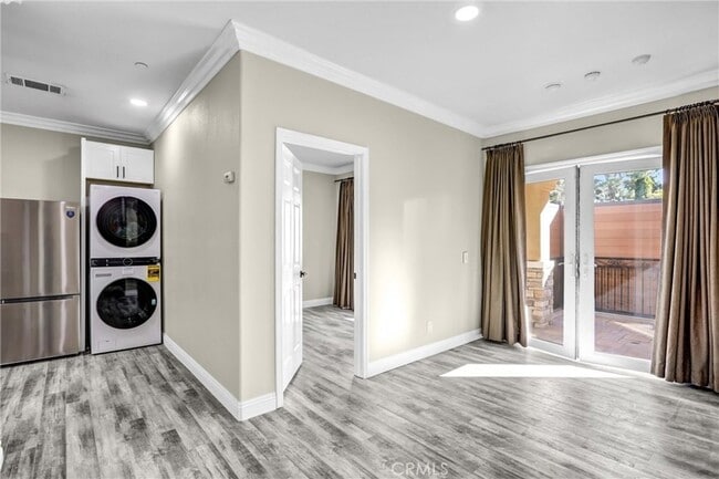 Building Photo - 3329 E Virginia Ave