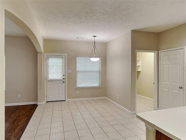 Building Photo - 2330 Colonial Springs Ln