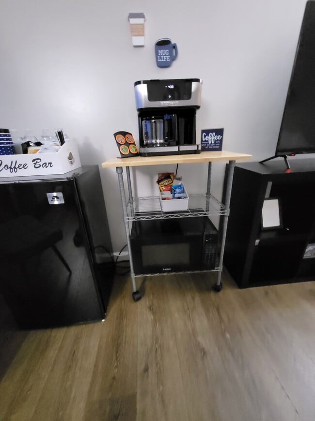 Building Photo - Cedar Lodge 204