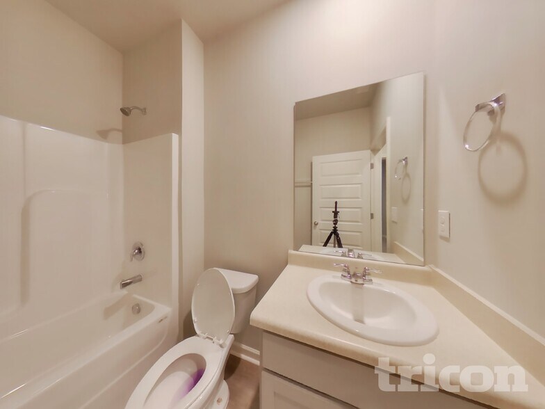 Building Photo - 767 Humphry Dr